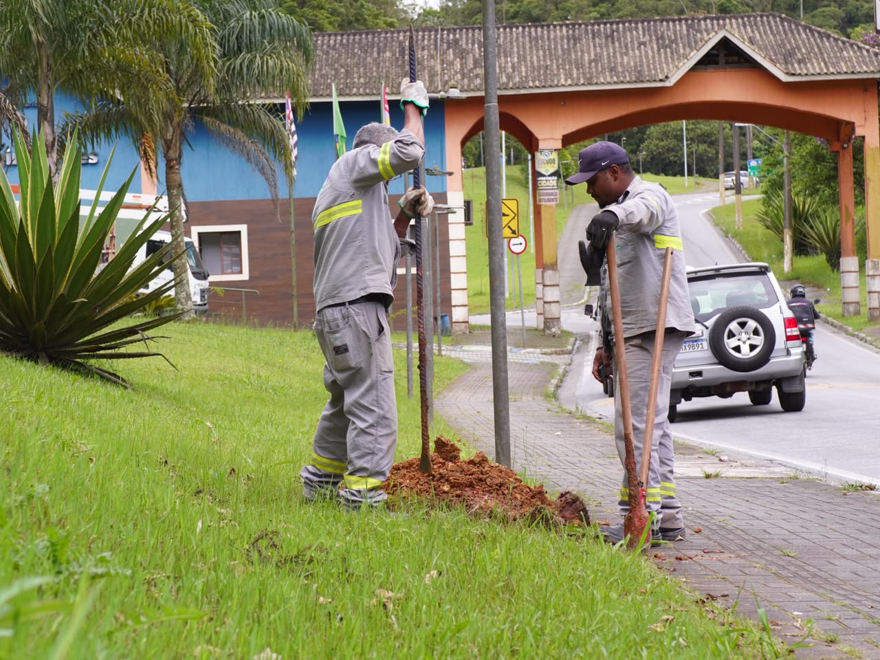 Ribeirão Pires inicia segunda etapa da modernização da iluminação pública na Avenida Kaethe Richers