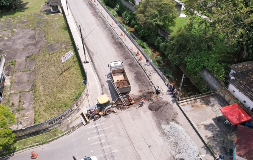 Prefeitura de Ribeirão Pires avança na recuperação da Rua Padre Marcos Simoni e prepara via para receber novo asfalto