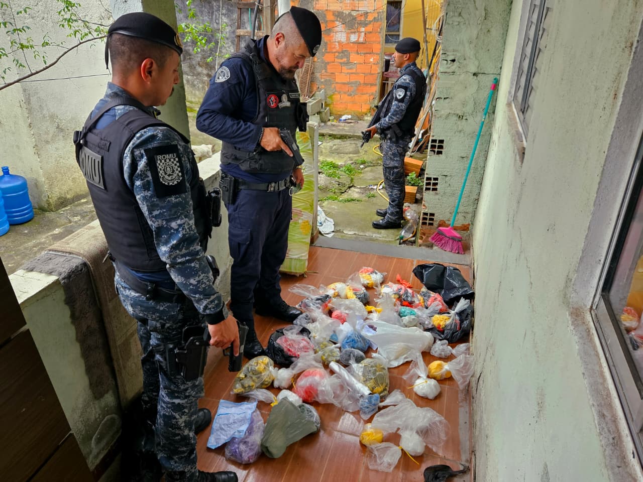 GCM e Polícia Civil de Itaquá apreendem 4,2 mil porções de drogas em operação conjunta