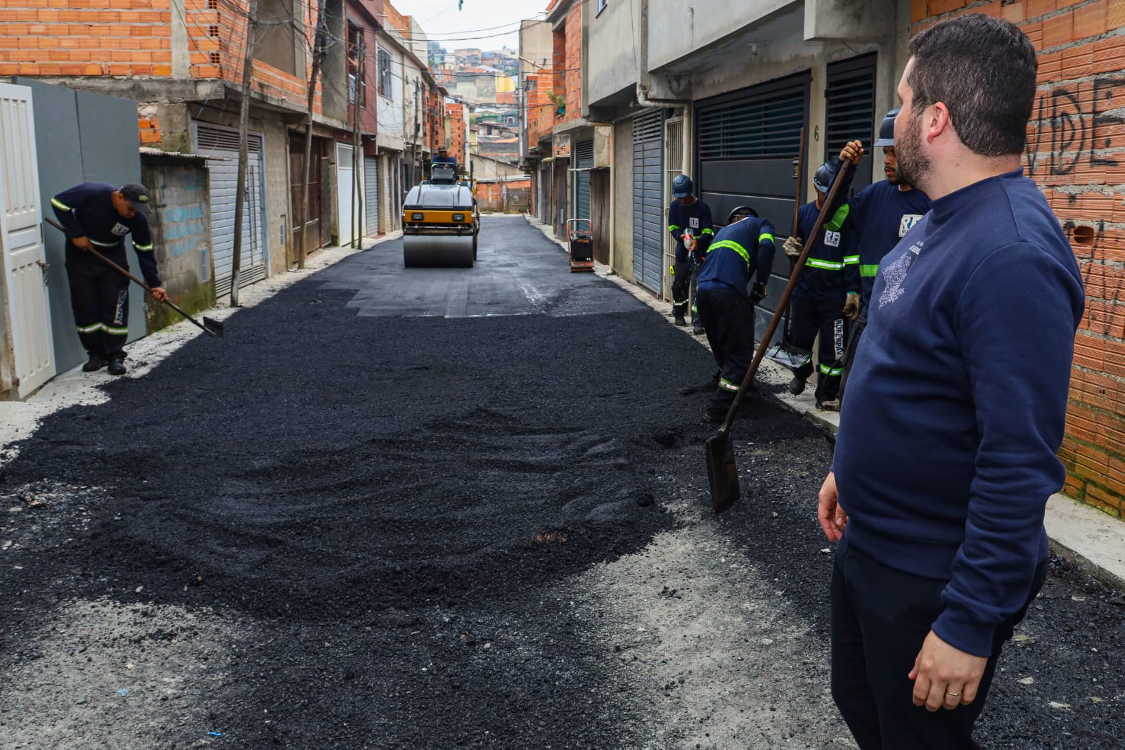 Ruas do Morro da Kibon começam a ganhar asfalto novo