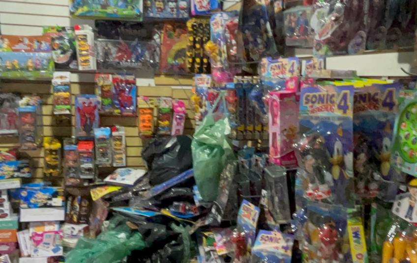 Polícia de SP apreende mais de 50 mil brinquedos falsificados em lojas no centro