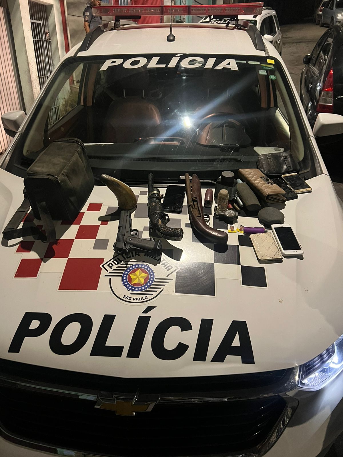 POLÍCIA MILITAR PRENDE INFRATORES POR DIVERSOS CRIMES SENDO PROCURADO PELA JUSTIÇA 