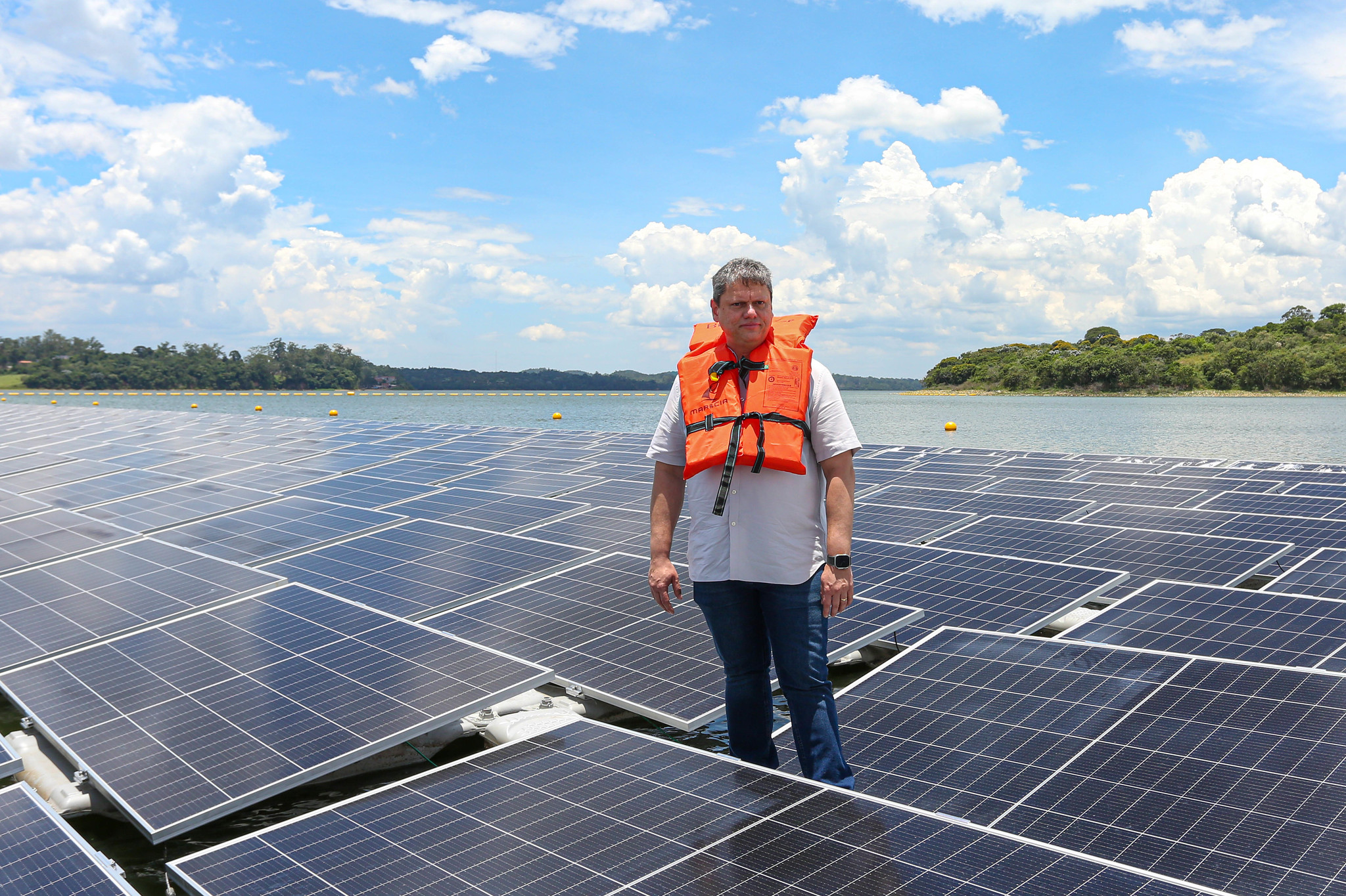 GOVERNO DE SP APRESENTA MAIOR USINA SOLAR FLUTUANTE DO PAÍS NA REPRESA BILLINGS 