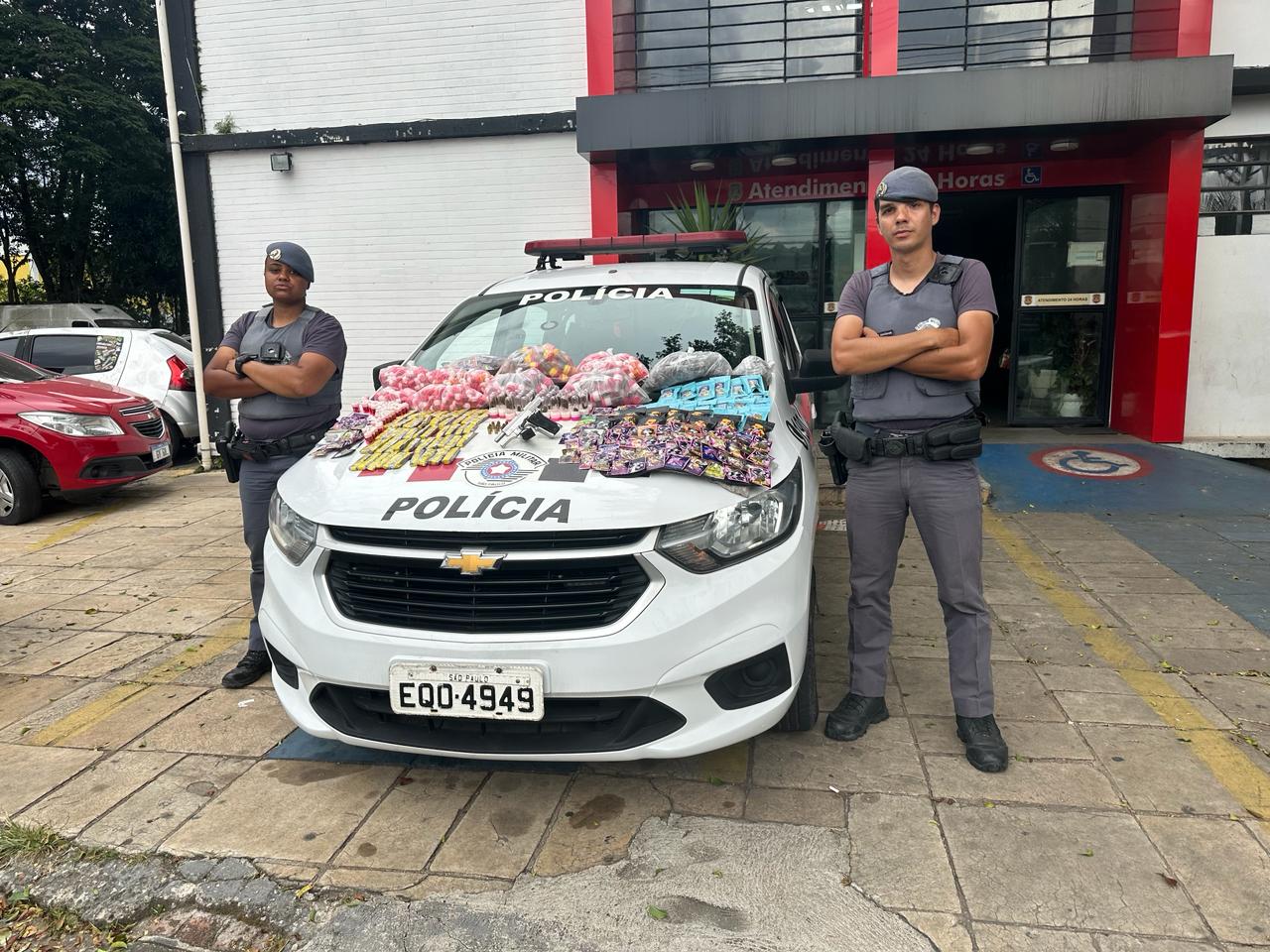 POLÍCIA MILITAR É ACIONADA PARA OCORRÊNCIA DE VIOLÊNCIA DOMÉSTICA E LOCALIZA DROGAS E ARMA DE FOGO EM RESIDÊNCIA NA ZONA SUL