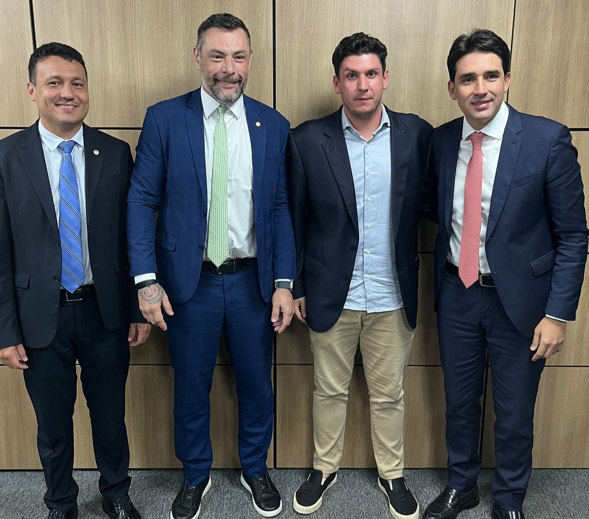 APÓS MORTE DE CACHORRO EM TRANSPORTE AÉREO, DEPUTADOS MARANGONI E RAFAEL SARAIVA QUEREM ALTERAÇÕES NA LEI