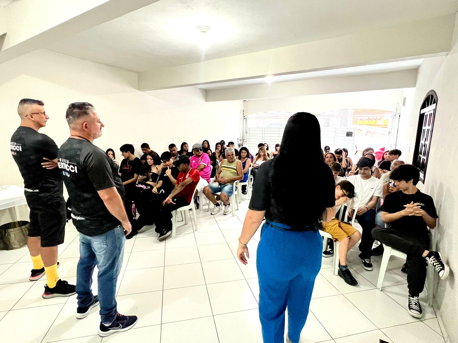 MARCIO BERTUCCI E JOVENS DISCUTEM A RELEVÂNCIA DO ENGAJAMENTO NA POLÍTICA 