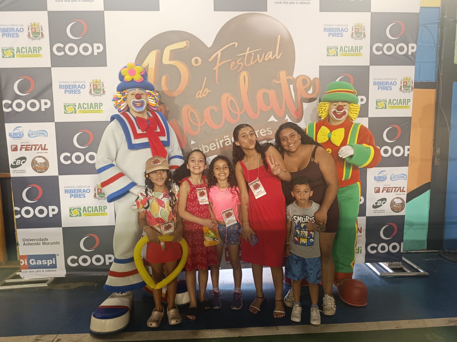 Crianças de entidades participam de ação social no 15º Festival do Chocolate de Ribeirão Pires