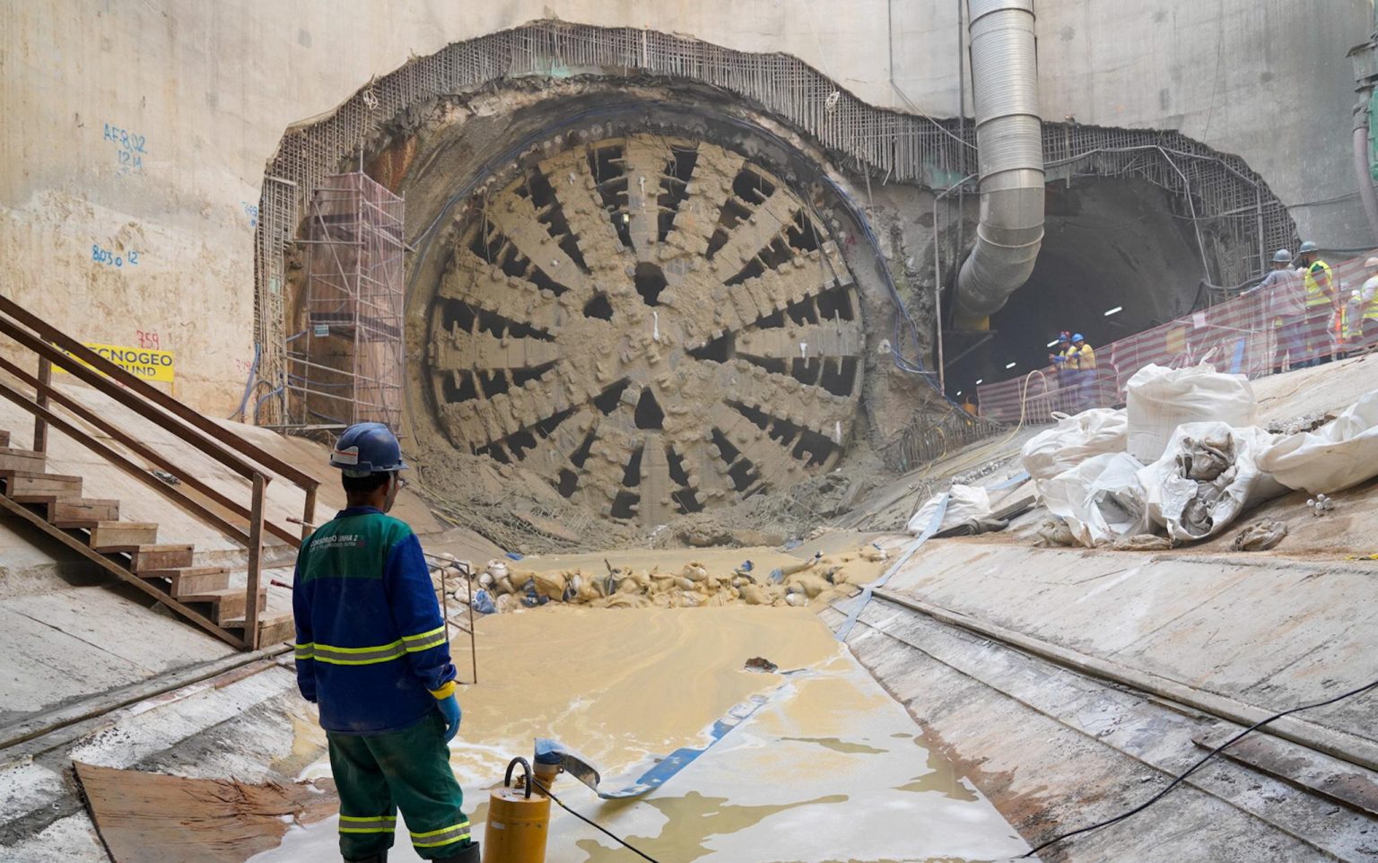 Obras do Tatuzão no Poço Capitão, na Linha 2-Verde do Metrô, na Estação Anália Franco