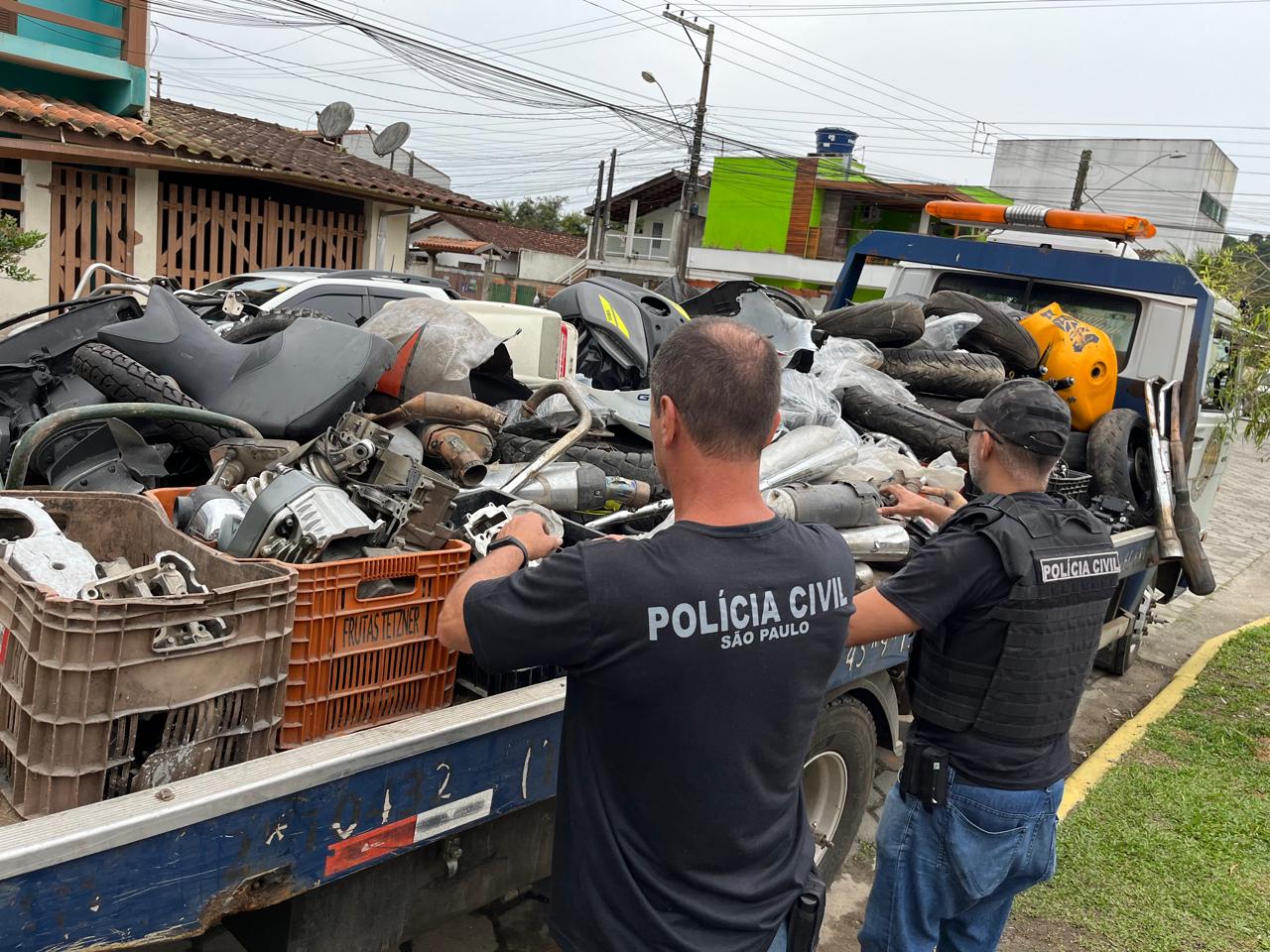 Polícia apreende carros e jet-skis em operação contra estelionato em Ubatuba (SP)