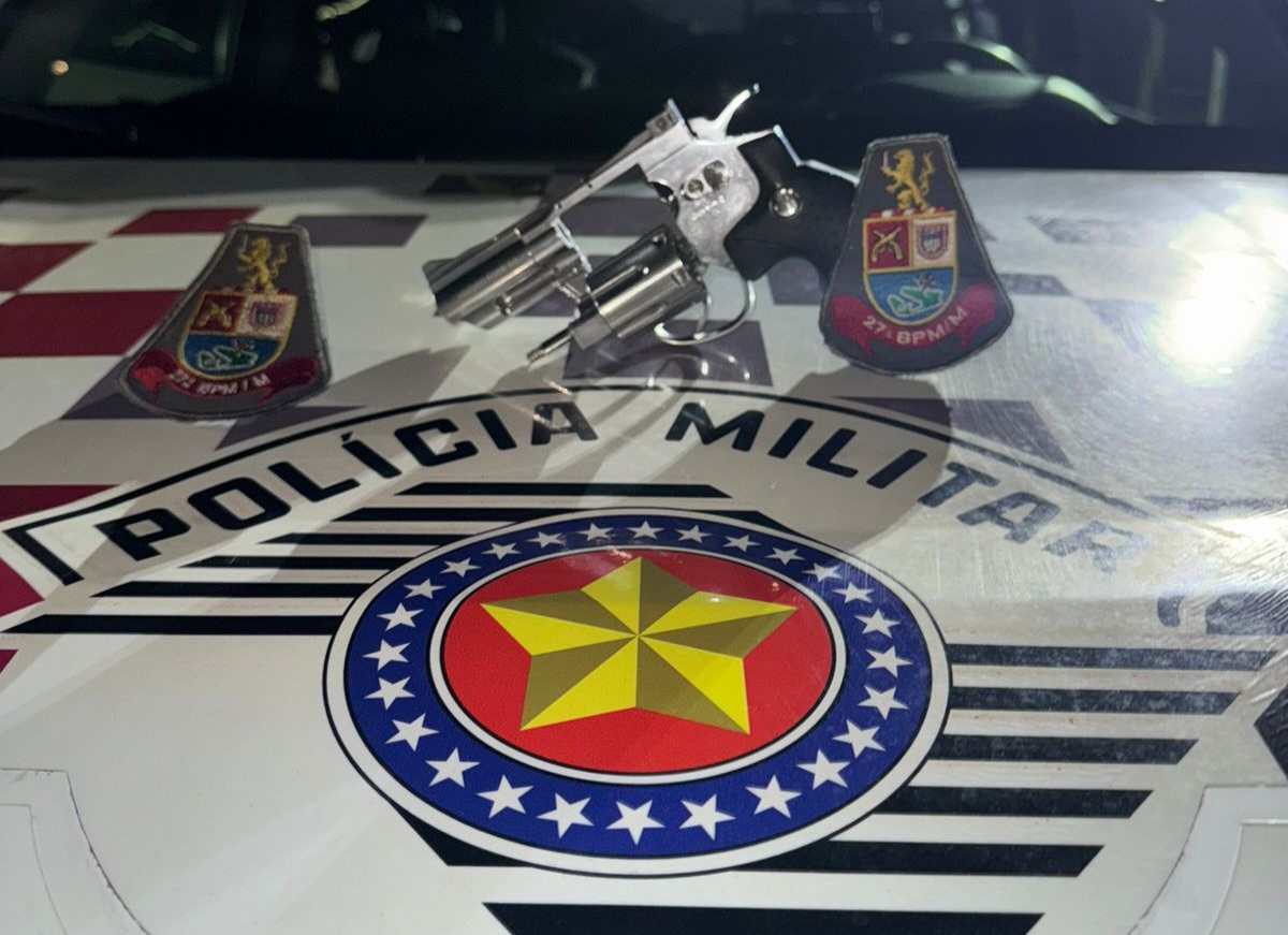 POLÍCIA MILITAR DETÉM INDIVÍDUOS POR ROUBO E APREENDE UM REVÓLVER