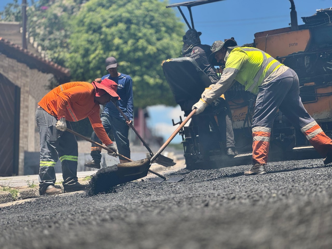 Ribeirão Pires inicia pavimentação na Vila Gomes