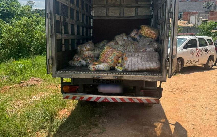 POLÍCIA MILITAR RECUPERA CARGA ROUBADA E DETÉM INFRATOR