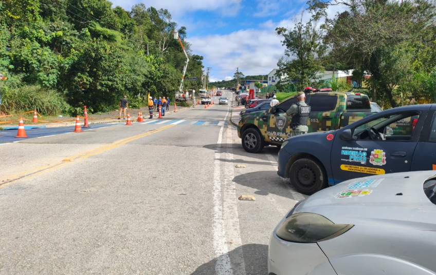 Ribeirão Pires realiza ação integrada de zeladoria na Estrada da Colônia
