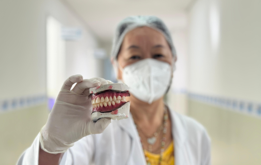 Ribeirão Pires devolve sorrisos com entrega de próteses dentárias e celebra primeiro ano do Centro Odontológico