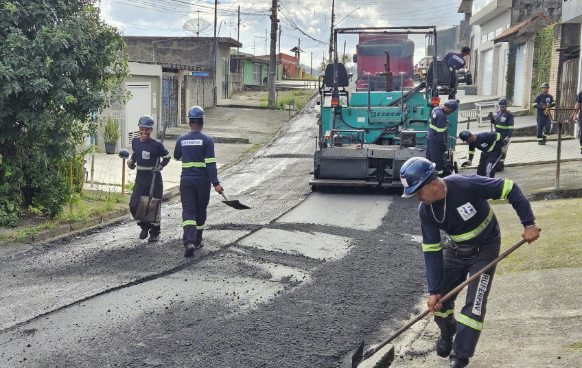 Rua São Paulo, no Parque das Fontes, recebe recapeamento asfáltico