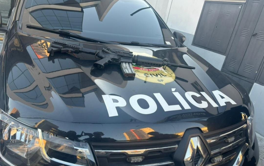 Simulacro de fuzil apreendido durante a operação