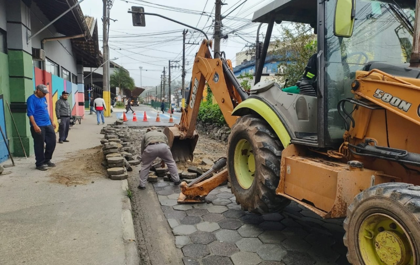 Prefeitura realiza realinhamento de bloquetes na saída da Rodoviária de Ribeirão Pires