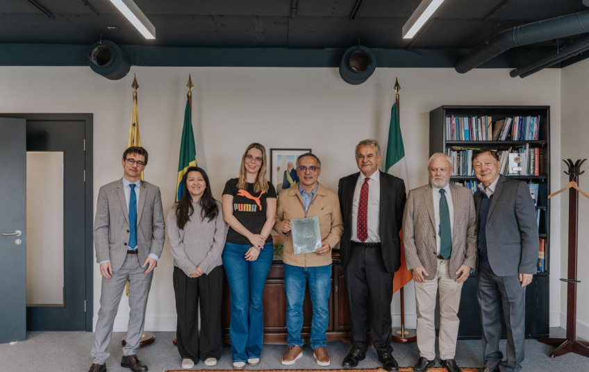 Prefeito Marcelo Lima visita Embaixada em Dublin e recebe apoio do órgão a alunos do Conecta