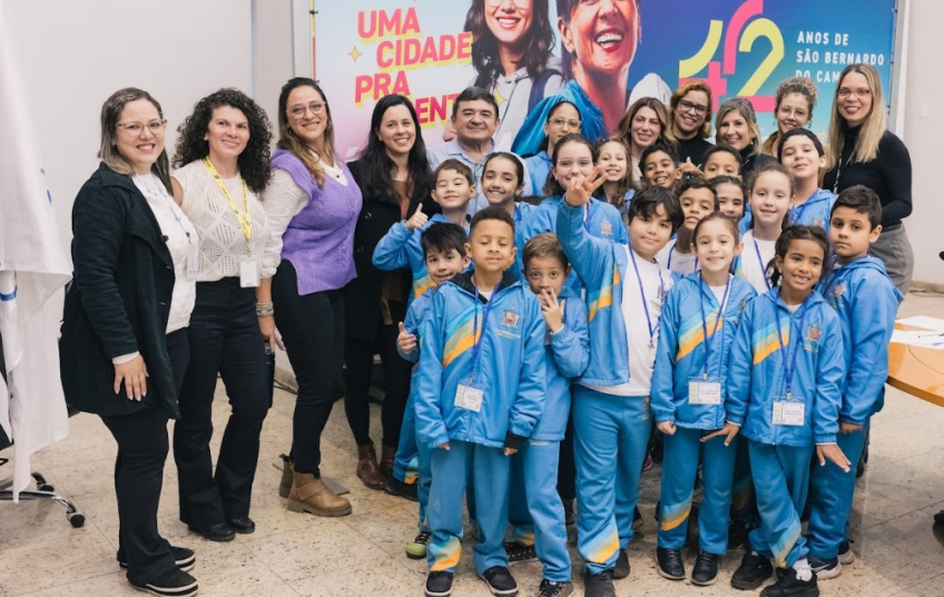Estudantes da rede municipal de São Bernardo fazem ‘tour’ pela Câmara, são recebidos pela prefeita e até apresentam demandas