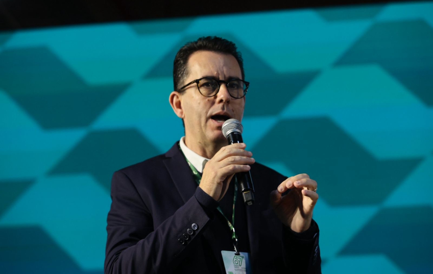 “Gestão Pública que funciona não é acaso, é método”, defende Paulo Serra em Congresso de Municípios