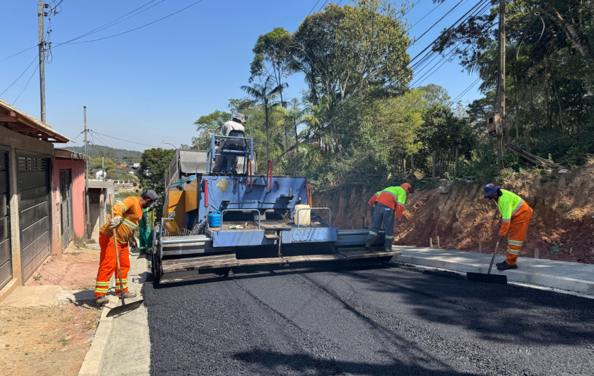 Prefeitura de Ribeirão Pires avança na pavimentação da Vila Bonita