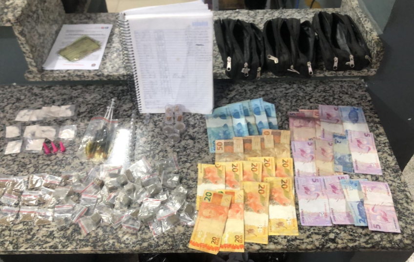 POLÍCIA MILITAR DETÉM DUPLA POR TRÁFICO DE ENTORPECENTES DURANTE OPERAÇÃO EM DIADEMA