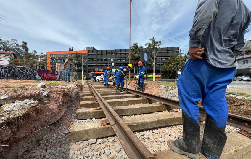Prefeitura de Ribeirão Pires recebe vagões históricos e materiais ferroviários da CPTM