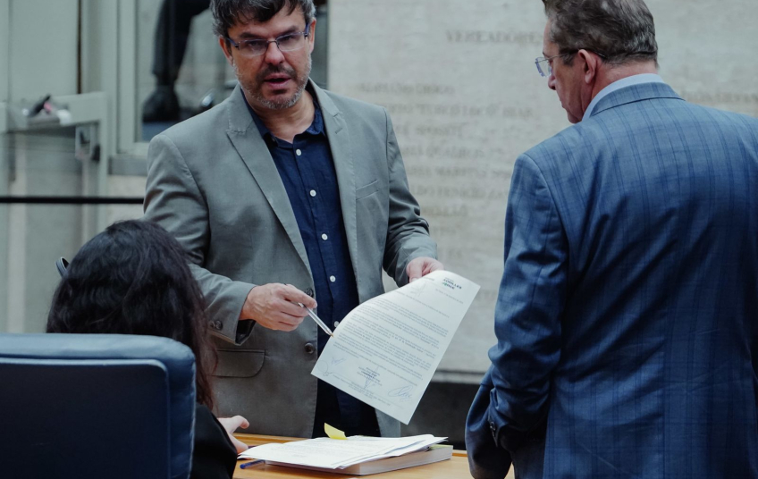 Nunes atende Adrilles e rompe contrato com OS gerenciada por homem que comemorou morte de Charlie Kirk