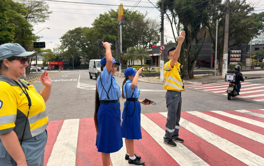 Guarda Mirim participa de ação educativa de travessia segura durante Semana Nacional do Trânsito em Mauá