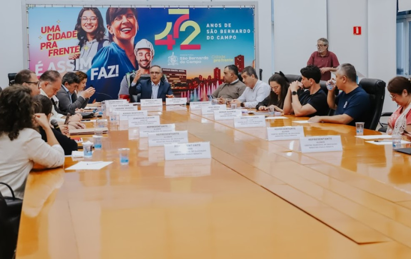 Encontro em São Bernardo amplia diálogo com pais de alunos sobre adequações na EMEB Paulo Renato