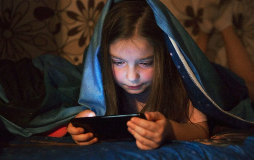 Uso excessivo de telas impactam o desenvolvimento infantil