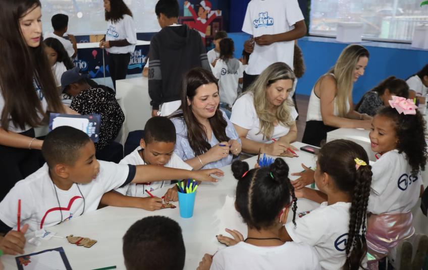 Presidente do Fundo Social, Jessica Roberta leva 115 crianças ao Paço Encantado para dia especial de Natal