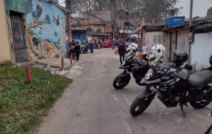 Operação contra desordem recolhe 11 veículos irregulares no Parque Miami, em Santo André