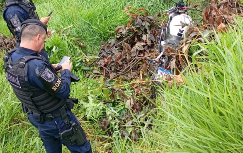 Romu de São Bernardo recupera motocicleta roubada escondida em área de mata na região do Jardim João de Barro