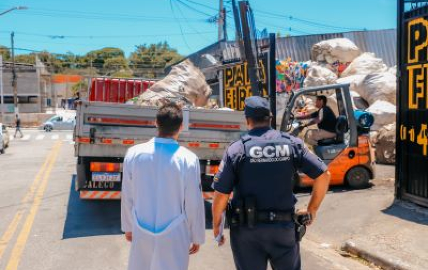 Operação Bairro Mais Seguro apreende mais de 10 mil garrafas em ação de fiscalização em São Bernardo