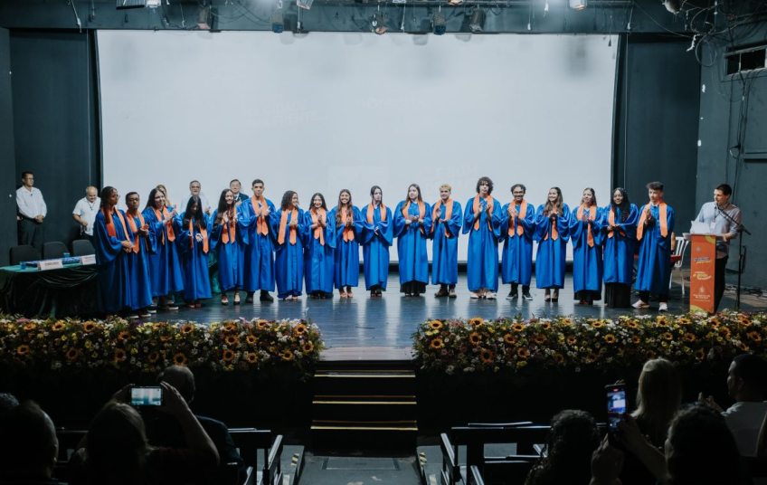 Alunos do Conecta São Bernardo são contemplados com certificado do curso de inglês