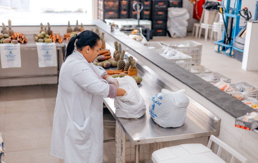 Em São Bernardo, Banco de Alimentos entrega cestas verdes para famílias em vulnerabilidade
