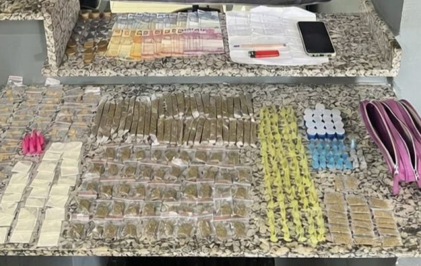 POLÍCIA MILITAR PRENDE HOMEM EM DIADEMA EM POSSE DE DIVERSOS TIPOS DE DROGAS