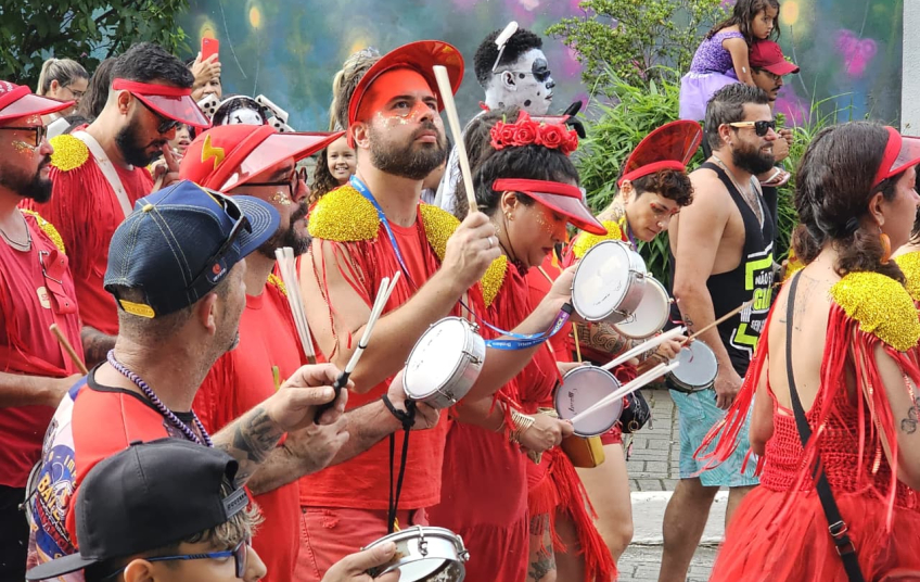 Bloco dos Gêmeos agitou região cental Ribeirão Pires neste domingo (15)