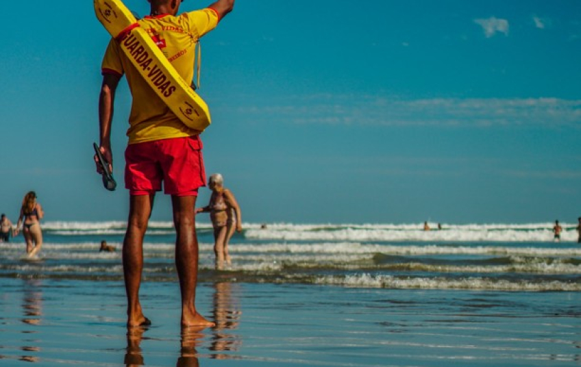 Bombeiros salvam mais de 340 vítimas de afogamento durante o Carnaval no litoral paulista