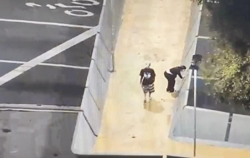 Videomonitoramento da GCM flagra pichação em passarela no Centro de São Bernardo e responsável é multada em mais de R$ 9 mil