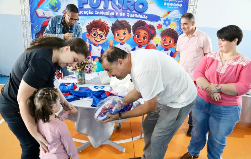 Mauá inicia entrega de uniformes escolares a 16 mil alunos